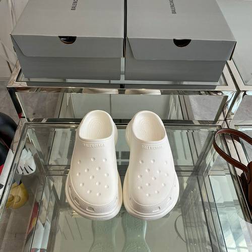 Picture of Balenciaga Shoes Women _SKUfw138460181fw